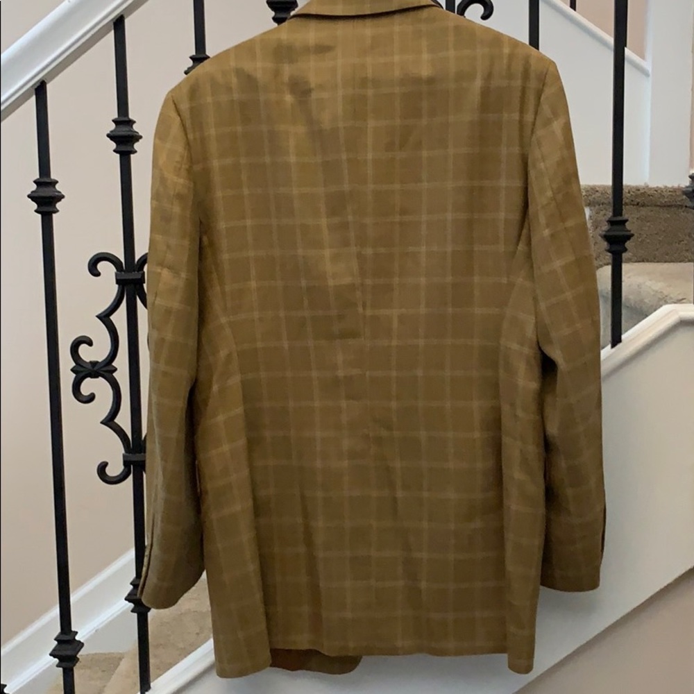 Burberry sport jacket so luxurious - Picture 3 of 7